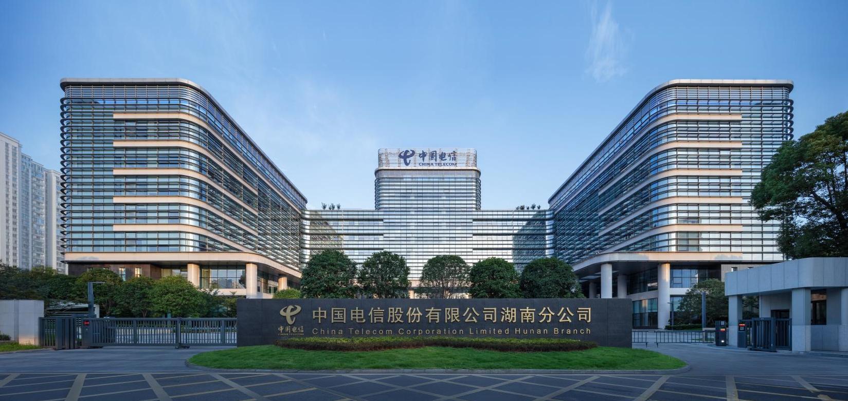 公司承建的湖南信息園（調(diào)度大樓、通信機(jī)房、地下室、附屬樓）工程榮獲兩項(xiàng)（土建、安裝）中國(guó)建設(shè)工程魯班獎(jiǎng)